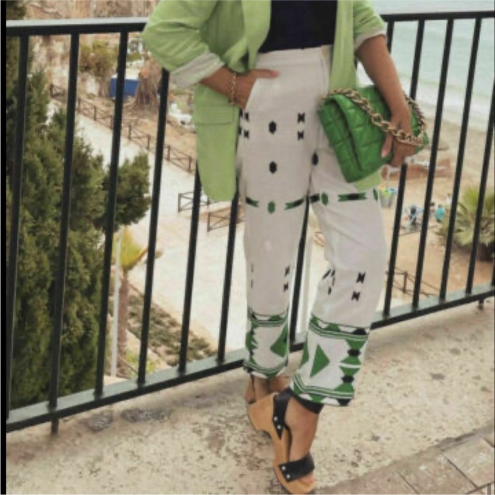 Zara White and Green Cropped Ankle Pants